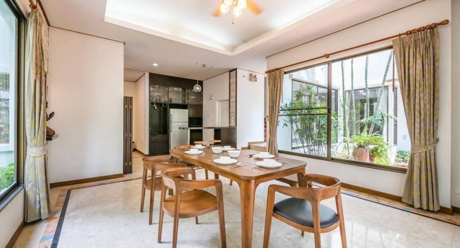 For sale 4 bedrooms house in Wang Thonglang, Bangkok