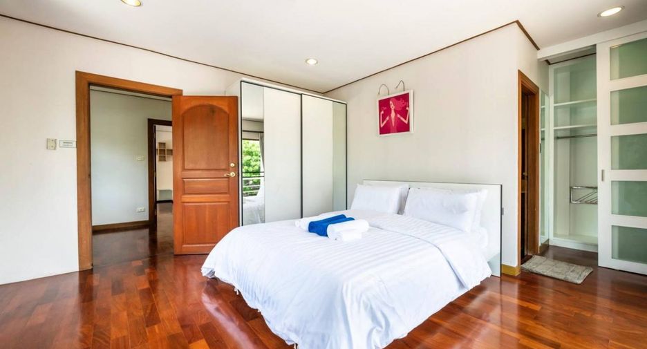 For sale 4 bedrooms house in Wang Thonglang, Bangkok