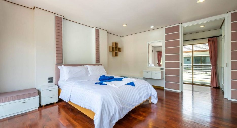 For sale 4 bedrooms house in Wang Thonglang, Bangkok