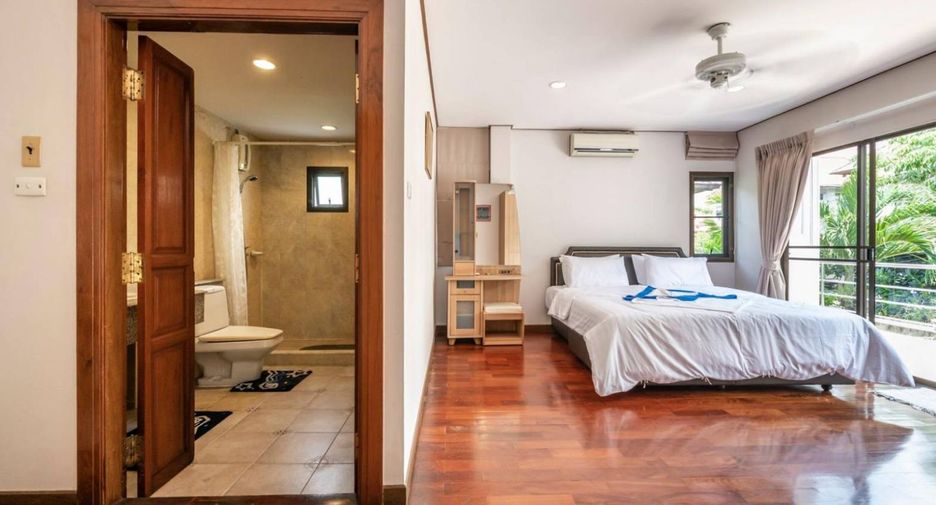For sale 4 bedrooms house in Wang Thonglang, Bangkok