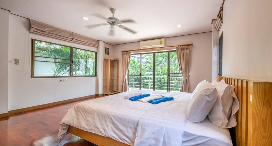 For sale 4 bedrooms house in Wang Thonglang, Bangkok