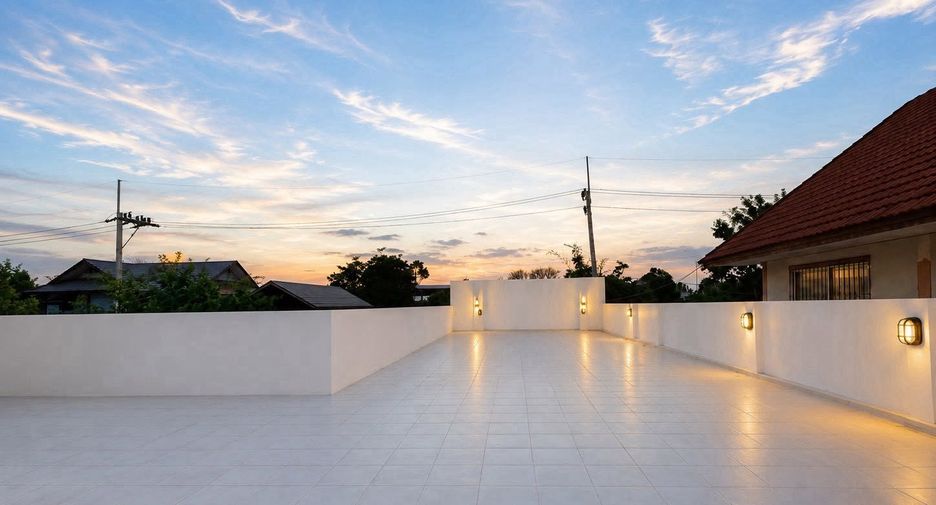 À louer 3 chambres condo à Ban Bueng, Chonburi