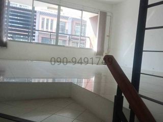 出租 2 卧室 联排别墅 在 Min Buri, 曼谷