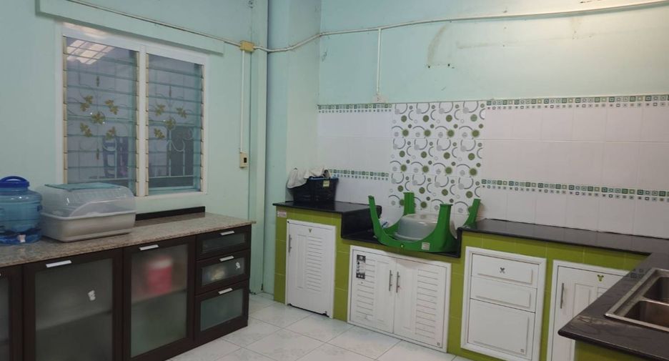 Продажа 4 спальни таунхаус в Тхунг Кхру, Бангкок
