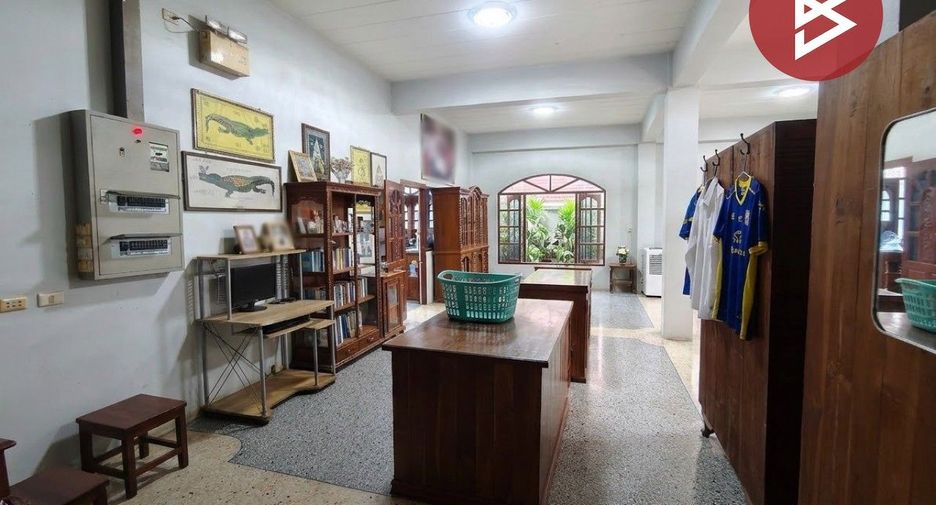 For sale 3 bedrooms house in Wiset Chai Chan, Ang Thong