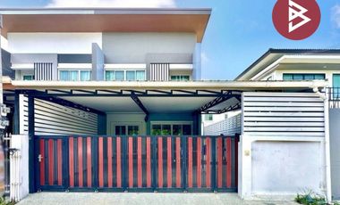 Casa adosada en venta de 4 habitaciones en Bang Phli, Samut Prakan