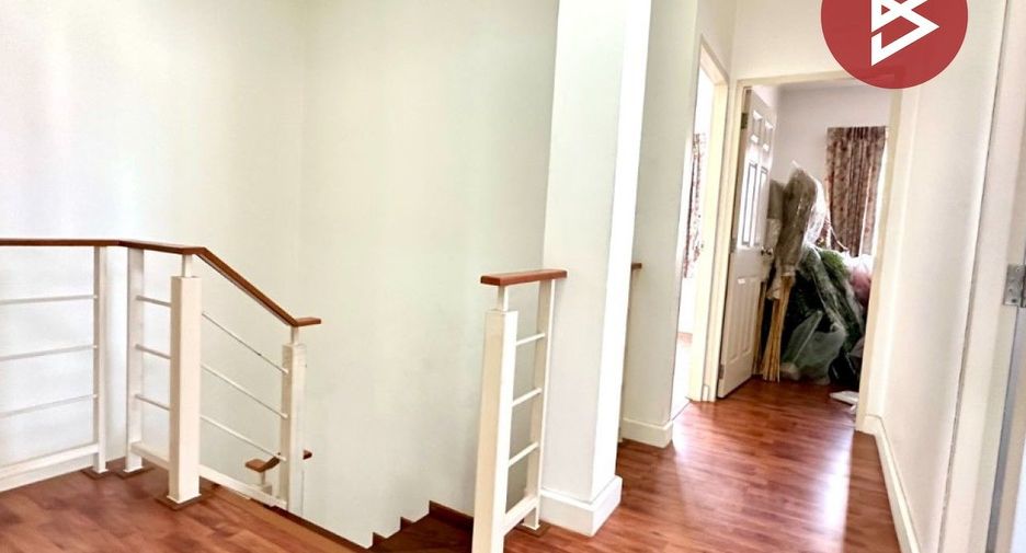 Casa adosada en venta de 4 habitaciones en Bang Phli, Samut Prakan