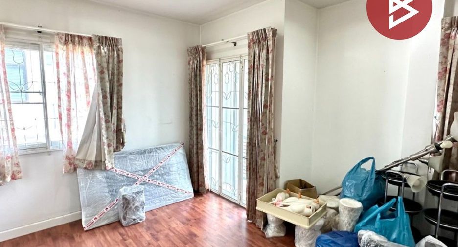 Casa adosada en venta de 4 habitaciones en Bang Phli, Samut Prakan