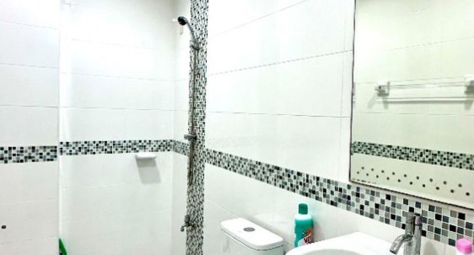 Casa adosada en venta de 4 habitaciones en Bang Phli, Samut Prakan