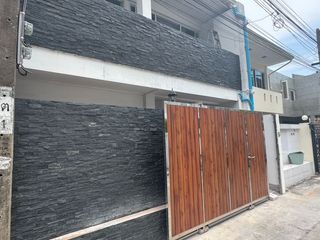 For rent 3 bedrooms townhouse in Khlong Toei, Bangkok