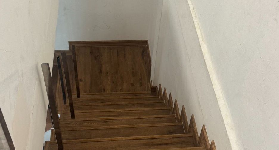 For rent 3 bedrooms townhouse in Khlong Toei, Bangkok