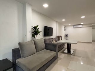 For rent 3 bedrooms townhouse in Khlong Toei, Bangkok