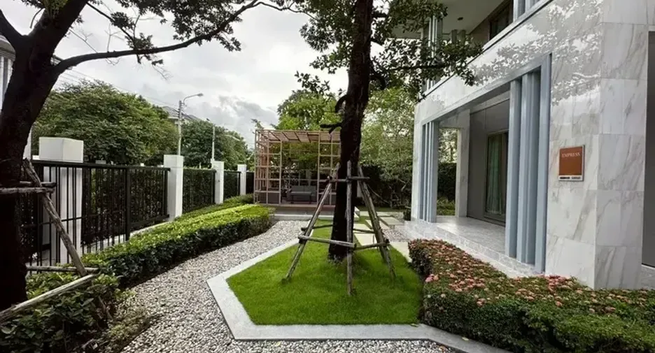 Casa en venta de 4 habitaciones en Pak Kret, Nonthaburi