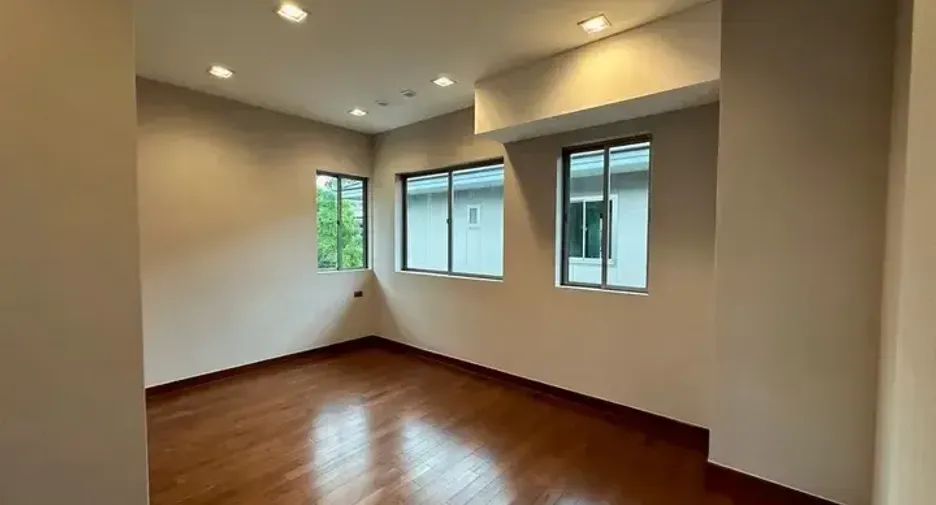 For sale 4 bedrooms house in Pak Kret, Nonthaburi