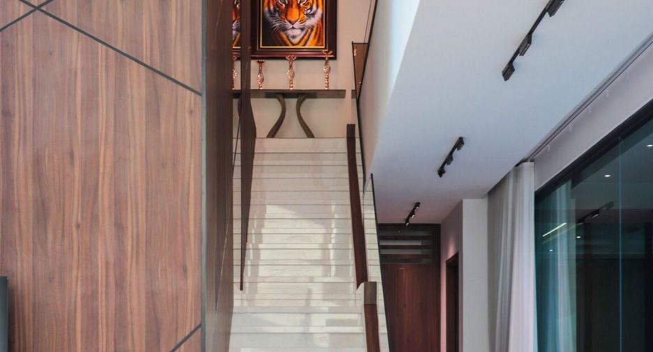 Villa en venta de 5 habitaciones en Bang Lamung, Chonburi