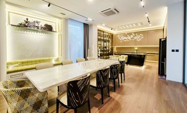 Casa en alquiler y en venta de 4 habitaciones en Saphan Sung, Bangkok