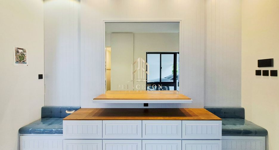 Casa en alquiler y en venta de 4 habitaciones en Saphan Sung, Bangkok