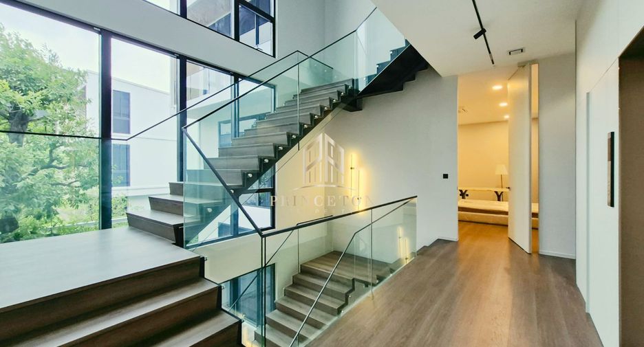 Casa en alquiler y en venta de 4 habitaciones en Saphan Sung, Bangkok