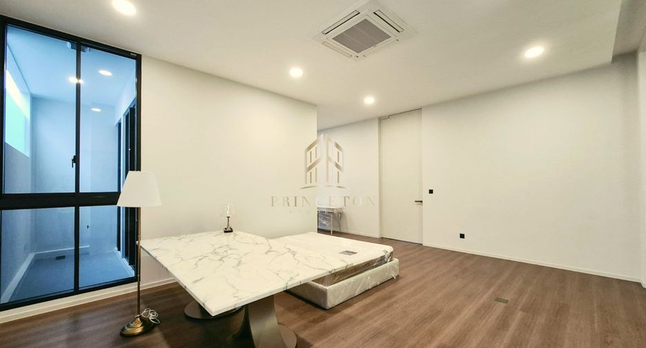 Casa en alquiler y en venta de 4 habitaciones en Saphan Sung, Bangkok