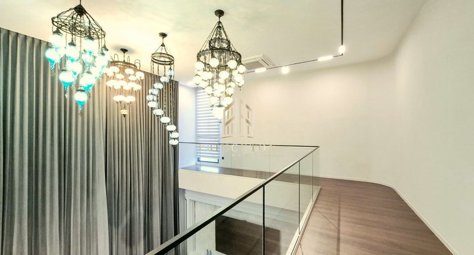 Casa en alquiler y en venta de 4 habitaciones en Saphan Sung, Bangkok
