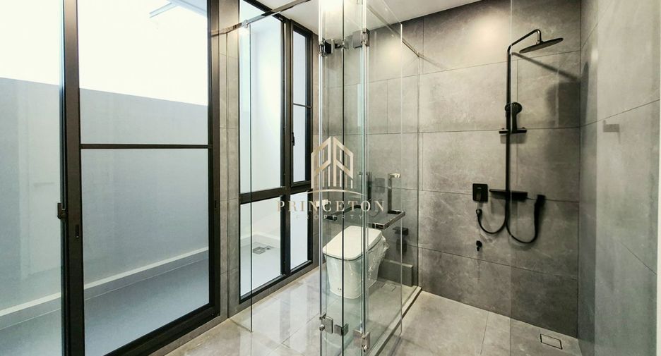Casa en alquiler y en venta de 4 habitaciones en Saphan Sung, Bangkok