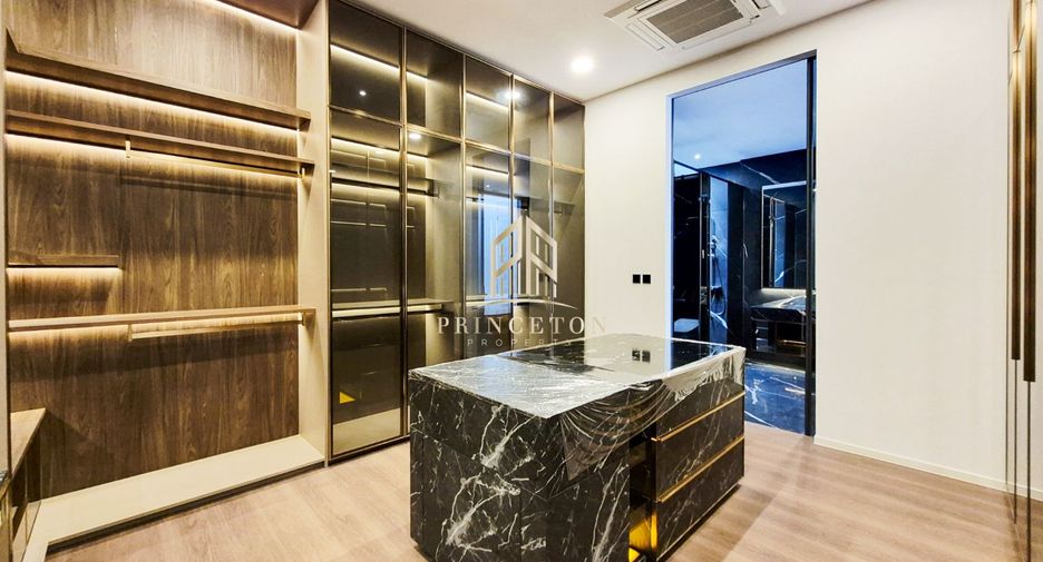 Casa en alquiler y en venta de 4 habitaciones en Saphan Sung, Bangkok