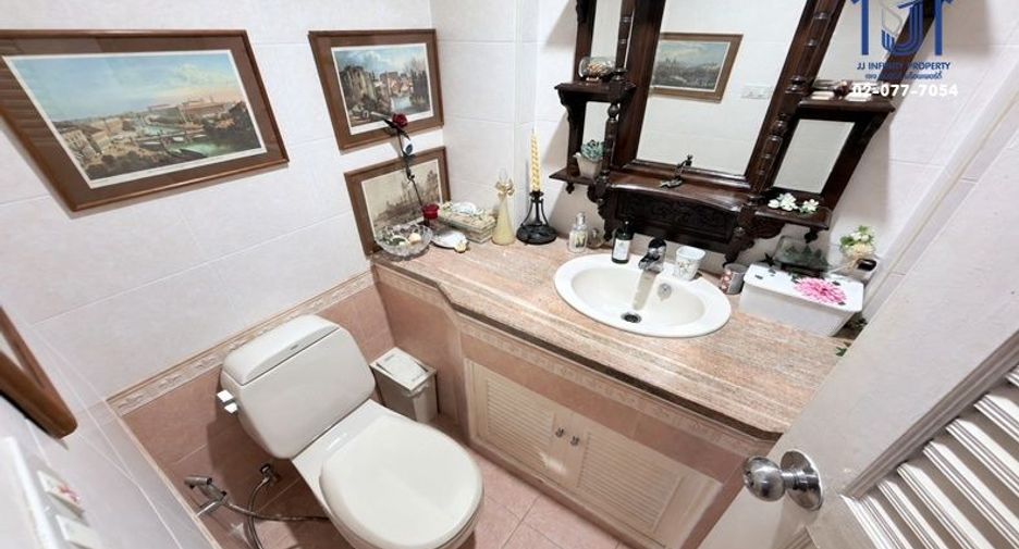 Продажа 5 спальни дом в Лат Пхрао, Бангкок