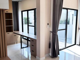 Аренда и продажа 4 спальни дом в Пращет, Бангкок