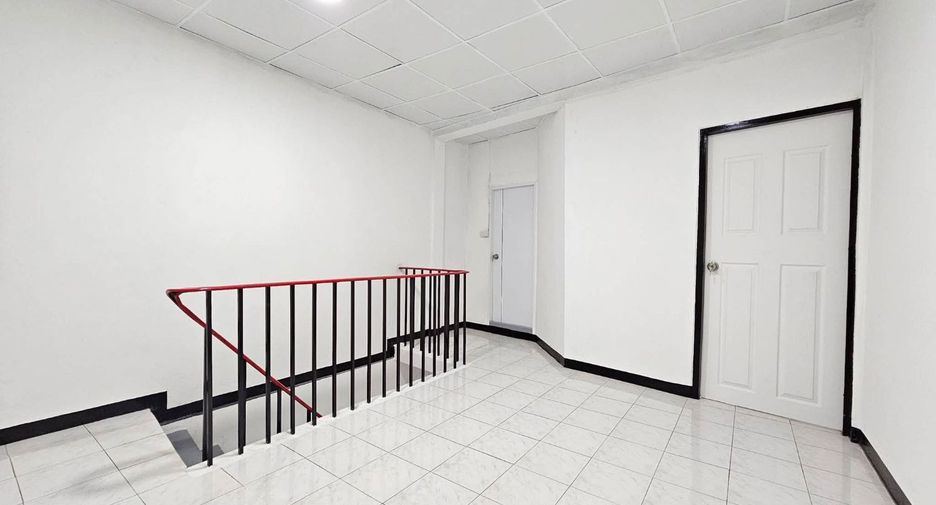 Продажа 2 спальни таунхаус в Si Racha, Чонбури