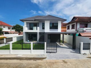 出售 4 卧室 独立屋 在 Mueang Nonthaburi, Nonthaburi