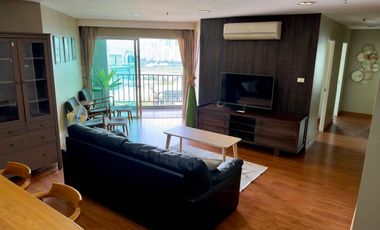 Wohnung zur Miete mit 3 Zimmer in Huai Khwang, Bangkok