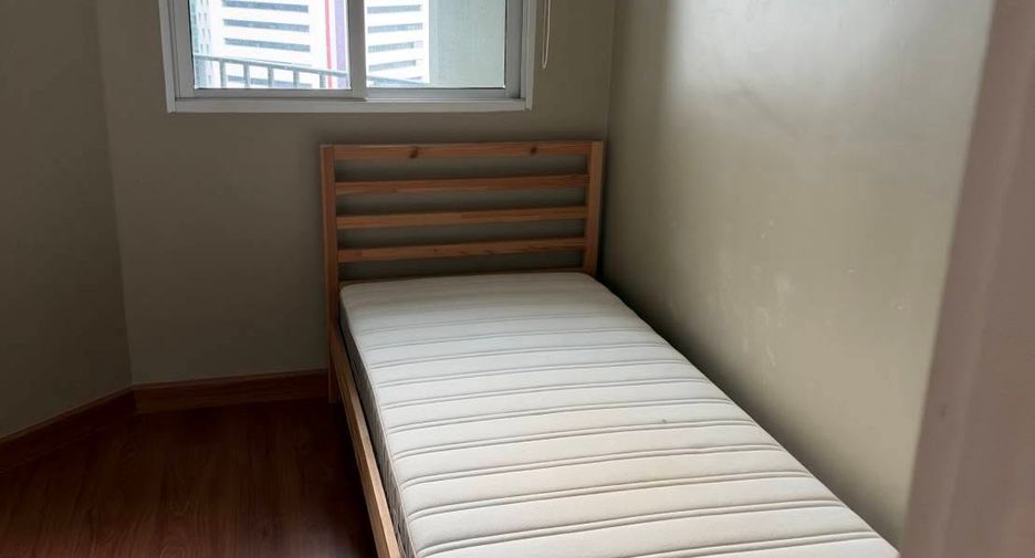 Wohnung zur Miete mit 3 Zimmer in Huai Khwang, Bangkok