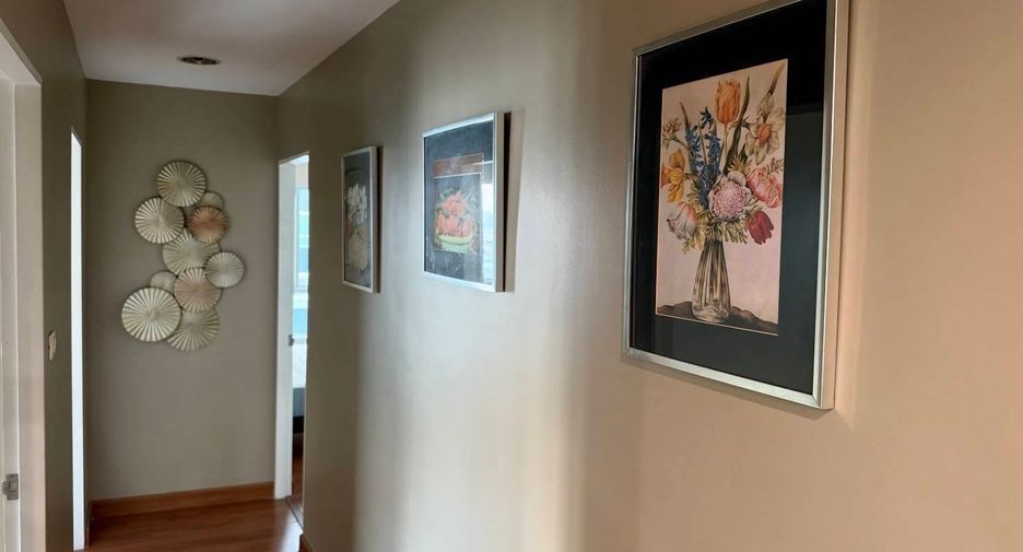 Wohnung zur Miete mit 3 Zimmer in Huai Khwang, Bangkok