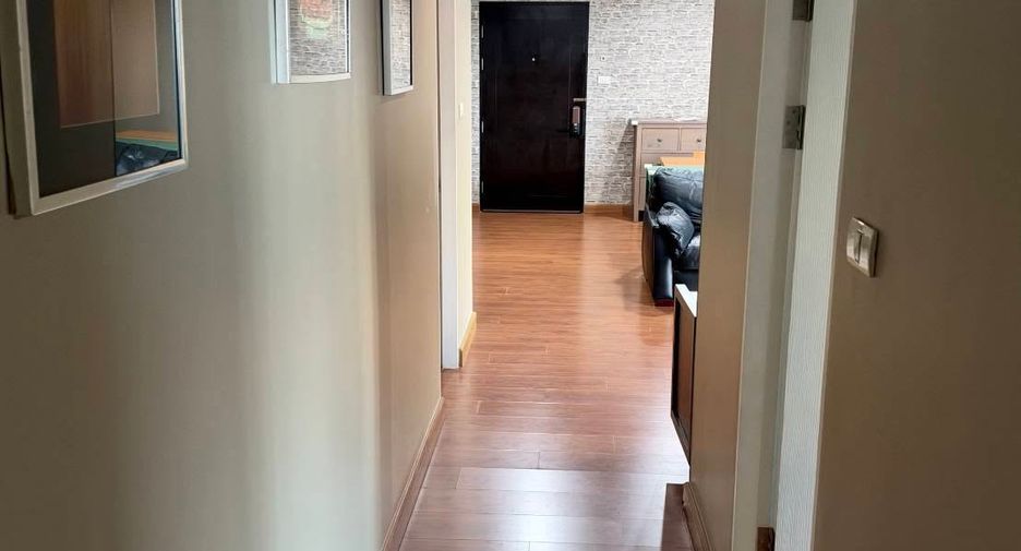 Wohnung zur Miete mit 3 Zimmer in Huai Khwang, Bangkok