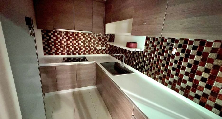 Wohnung zur Miete mit 3 Zimmer in Huai Khwang, Bangkok