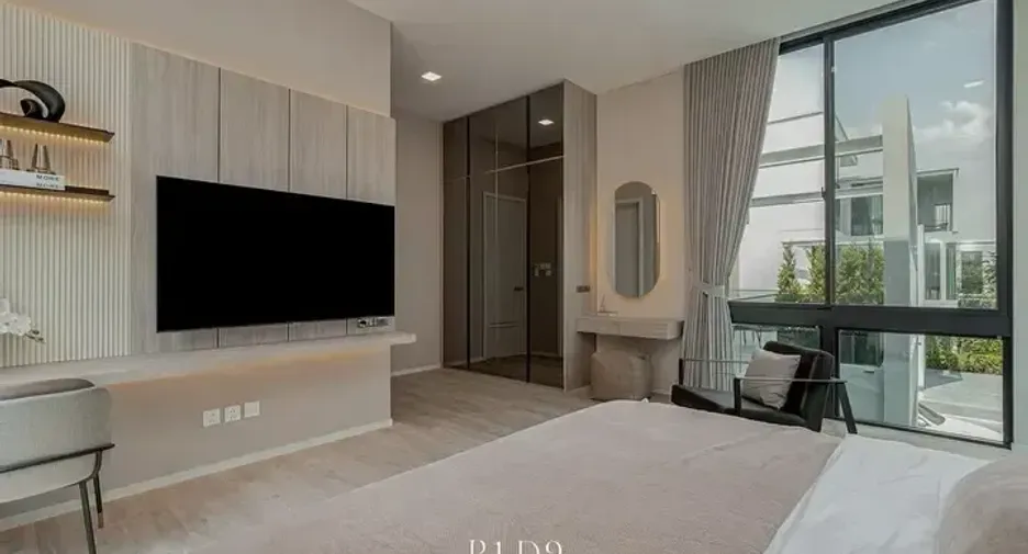 For rent and for sale 4 bedrooms house in Saphan Sung, Bangkok
