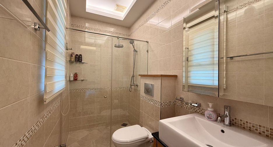 Casa en alquiler de 2 habitaciones en Bang Lamung, Chonburi