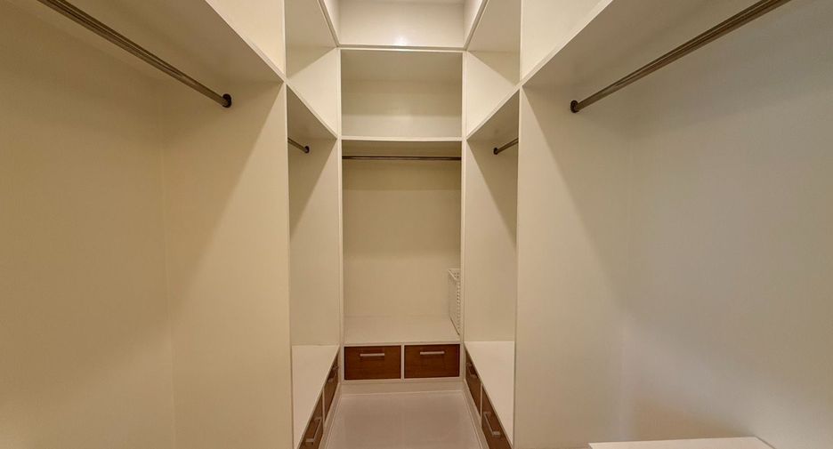 Casa en alquiler de 2 habitaciones en Bang Lamung, Chonburi