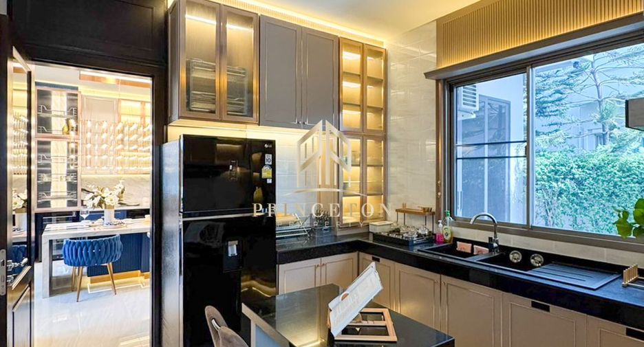Casa en alquiler y en venta de 4 habitaciones en Lat Krabang, Bangkok