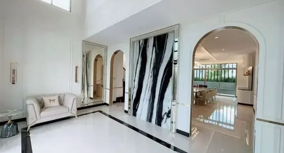 Casa en venta de 4 habitaciones en Lat Krabang, Bangkok