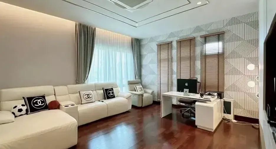Casa en venta de 4 habitaciones en Lat Krabang, Bangkok