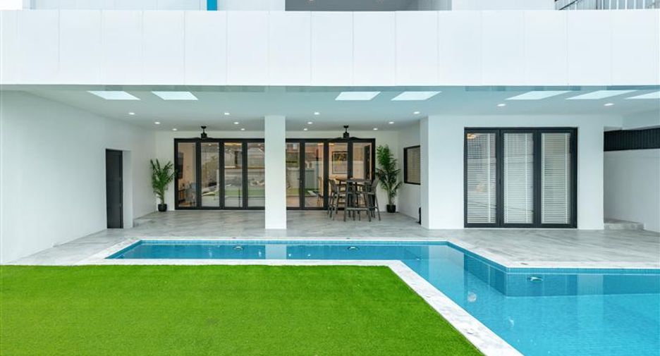 For rent 5 bedrooms villa in Jomtien, Pattaya