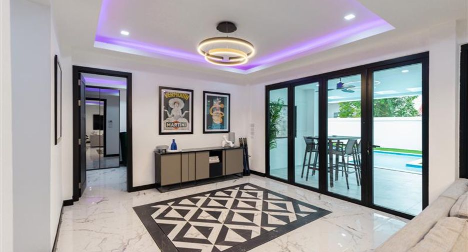 For rent 5 bedrooms villa in Jomtien, Pattaya