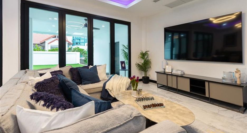 For rent 5 bedrooms villa in Jomtien, Pattaya