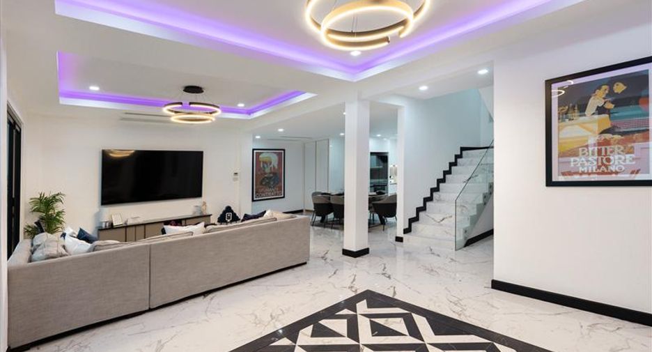 For rent 5 bedrooms villa in Jomtien, Pattaya