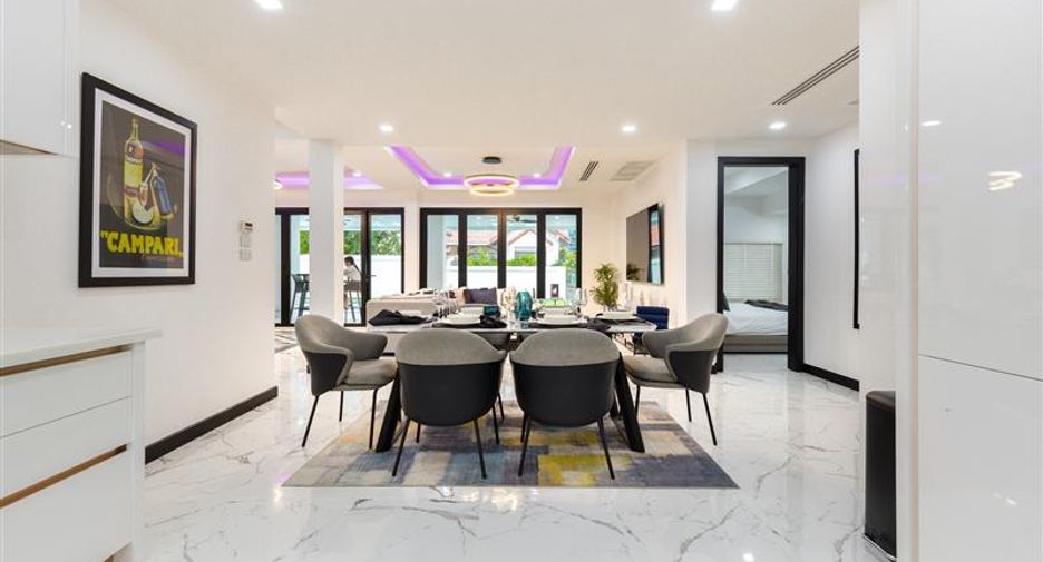 For rent 5 bedrooms villa in Jomtien, Pattaya