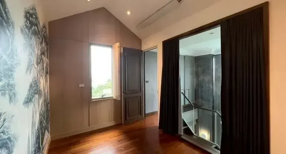 For sale 2 ベッドルーム condo in Khlong Toei, Bangkok