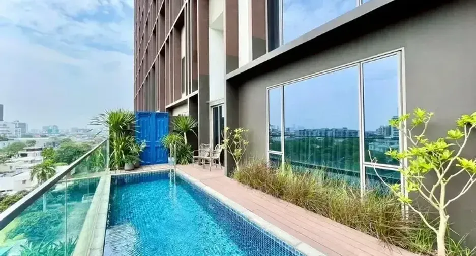 For sale 2 ベッドルーム condo in Khlong Toei, Bangkok
