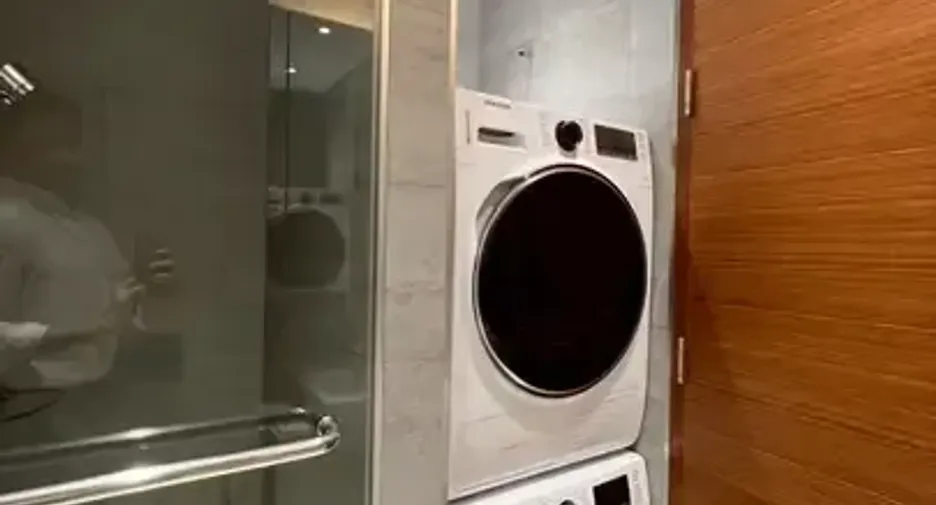 For sale 2 ベッドルーム condo in Khlong Toei, Bangkok