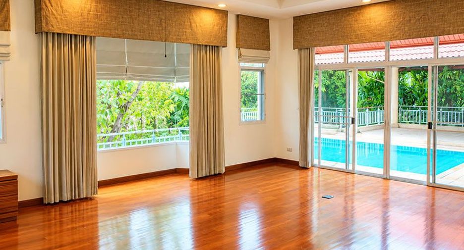 À louer 4 chambres maison à Pak Kret, Nonthaburi
